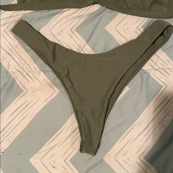 Green v neck bikini set - Picture 2 of 5